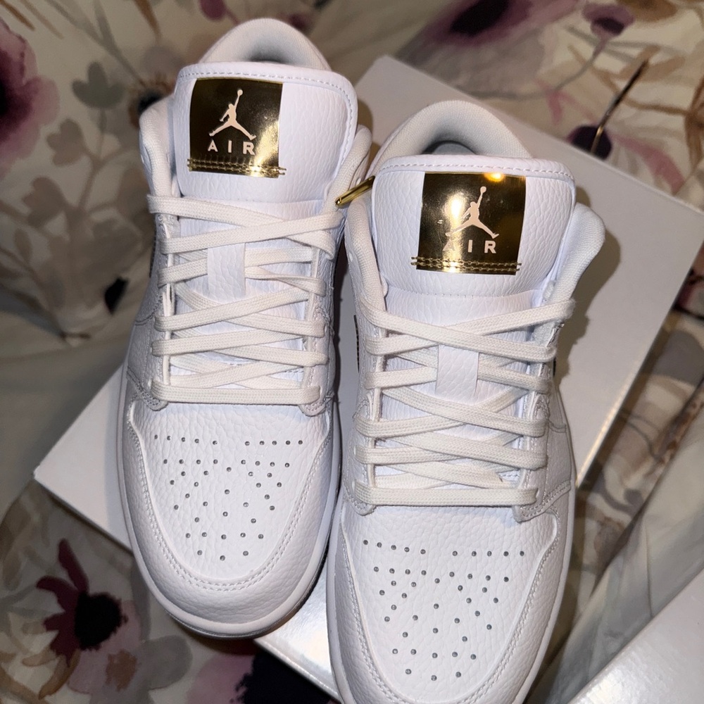 Nike White and Gold Sneakers with Classic Low-Top Design